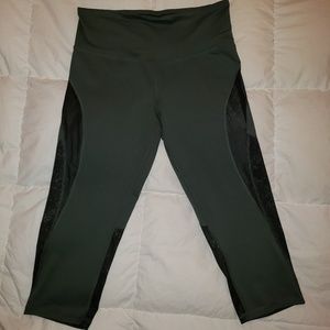 NWOT! C9 Champion High Waisted Capri Legging
